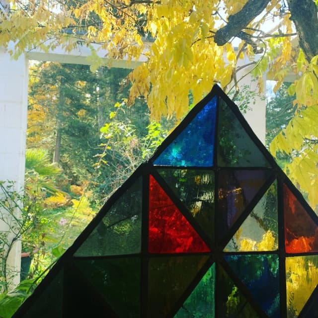 "Trinkt, o Augen, was die Wimper hält, Von dem goldnen Überfluss der Welt!"
Aus dem "Abendlied" von Gottfried Keller
#erichschickling #schicklingstiftung #erichschicklingstiftung #ottobeuren #günztal #kunststiftung #architektur #philosophie #mythologie #natur #allgaeutourist #religion #kunst #malerei #mystik #theologie #dichtung #liedkunst #hinterglasmalerei #glasmalerei #glasfenster #dichtung #klassik